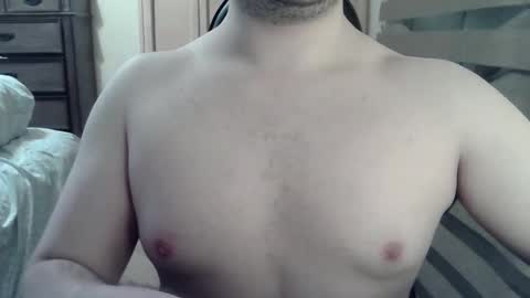 Snapshot of zorrito_himbo chatting on May 9, 7:02 am Himbo fox online show from May 9, 7:02 am