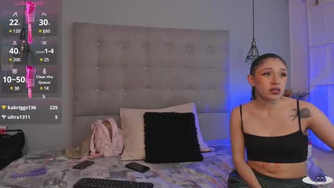 Snapshot of zowi_hottiee chatting on December 6, 2:02 am cintya kors online show from December 6, 2:02 am