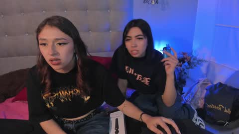 Snapshot of zowi_hottiee chatting on December 18, 3:04 am cintya kors online show from December 18, 3:04 am
