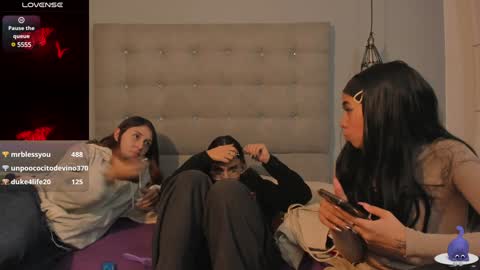 Snapshot of zowi_hottiee chatting on December 20, 9:32 am cintya kors online show from December 20, 9:32 am
