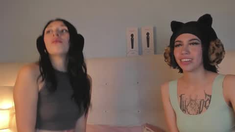 Snapshot of zowi_hottiee chatting on March 7, 5:18 am cintya kors online show from March 7, 5:18 am
