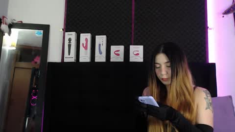 zpzphot online show from December 14, 9:19 pm