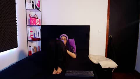 zpzphot online show from February 12, 11:44 pm