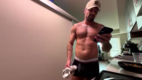 Snapshot of zuko_zen69 chatting on February 6, 6:24 pm Zuko online show from February 6, 6:24 pm