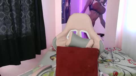 zulemapiel online show from February 8, 1:47 pm