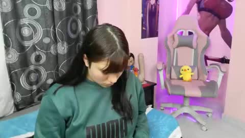 zulemapiel online show from February 24, 3:15 am