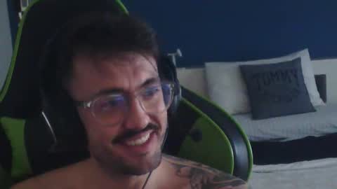 Snapshot of zusta10 chatting on November 18, 12:42 pm zusta10 online show from November 18, 12:42 pm