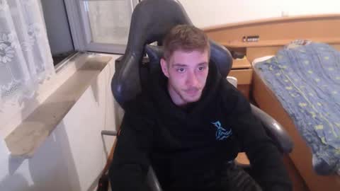 Snapshot of zuzmosfokafasz chatting on November 7, 9:26 pm Zuzmoe online show from November 7, 9:26 pm