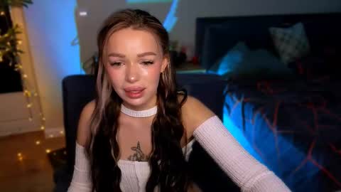 Snapshot of zuzzixx chatting on March 4, 6:15 am zuzzixx online show from March 4, 6:15 am