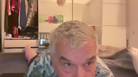 Snapshot of zwickauer1969 chatting on May 17, 7:21 pm zwickauer1969 online show from May 17, 7:21 pm
