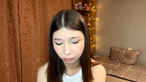 Snapshot of zyraelle chatting on February 20, 5:35 pm Lilith online show from February 20, 5:35 pm