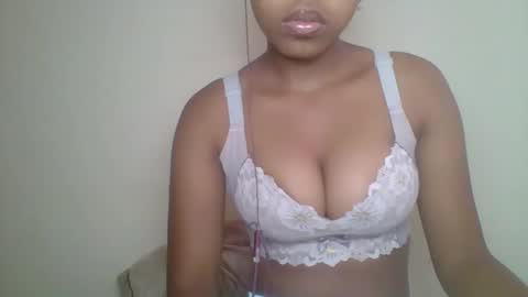 zyraelle_01 online show from May 15, 8:43 am