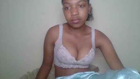 zyraelle_01 online show from May 15, 8:49 pm