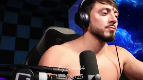 Snapshot of zyzz4444 chatting on February 21, 4:18 am Greek God online show from February 21, 4:18 am