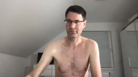 Snapshot of zzz123_cam chatting on December 13, 4:16 pm zzz123_cam online show from December 13, 4:16 pm