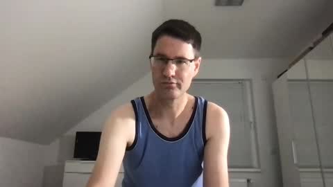 Snapshot of zzz123_cam chatting on December 15, 3:53 pm zzz123_cam online show from December 15, 3:53 pm