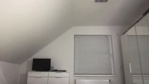 Snapshot of zzz123_cam chatting on February 16, 3:59 pm zzz123_cam online show from February 16, 3:59 pm