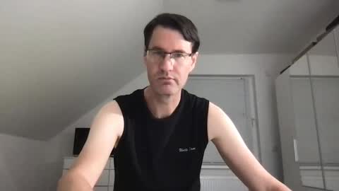 Snapshot of zzz123_cam chatting on October 25, 3:29 pm zzz123_cam online show from October 25, 3:29 pm