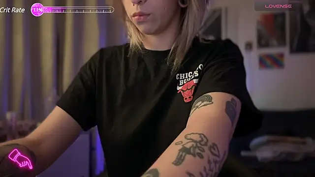 Snapshot of Mannarie_Madsinn chatting on December 11, 11:32 pm Mannarie Madsinn online show from December 11, 11:32 pm