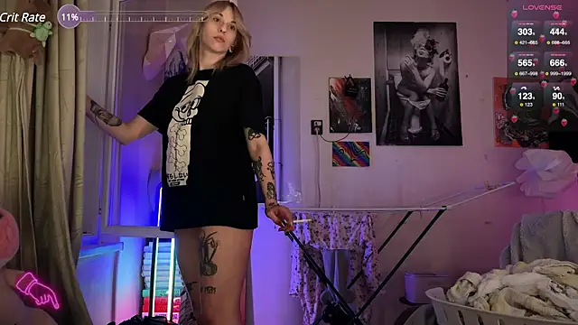 Snapshot of Mannarie_Madsinn chatting on January 15, 5:26 pm Mannarie Madsinn online show from January 15, 5:26 pm