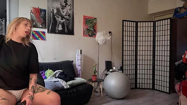 Snapshot of Mannarie_Madsinn chatting on February 14, 10:59 am Mannarie Madsinn online show from February 14, 10:59 am