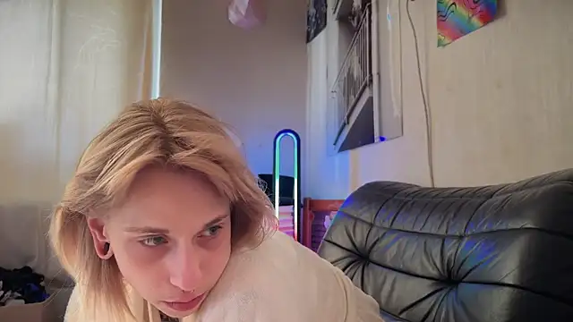 Snapshot of Mannarie_Madsinn chatting on March 21, 8:17 am Mannarie Madsinn online show from March 21, 8:17 am