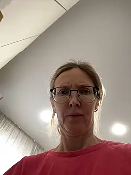 angelmommu online show from November 24, 9:42 am