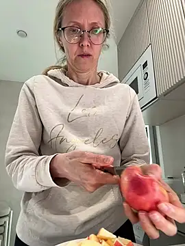 angelmommu online show from March 11, 5:35 am