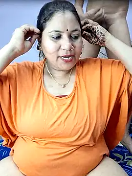 Snapshot of MOM-SUN-COUPLE chatting on February 12, 7:13 pm MOM-SUN-COUPLE online show from February 12, 7:13 pm