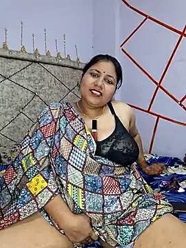 Snapshot of MOM-SUN-COUPLE chatting on February 13, 8:13 pm MOM-SUN-COUPLE online show from February 13, 8:13 pm