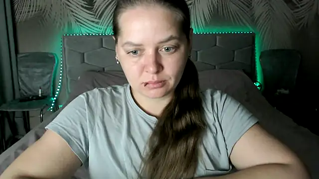 uliastar online show from October 21, 5:30 am