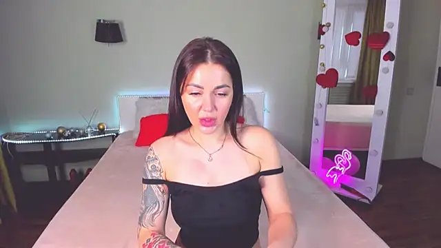 Snapshot of CrazyMilanka chatting on March 2, 11:18 am CrazyMilanka online show from March 2, 11:18 am