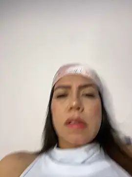 Snapshot of martina_contreras chatting on December 29, 4:27 am martina contreras online show from December 29, 4:27 am
