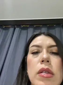 Snapshot of martina_contreras chatting on February 20, 12:30 am martina contreras online show from February 20, 12:30 am