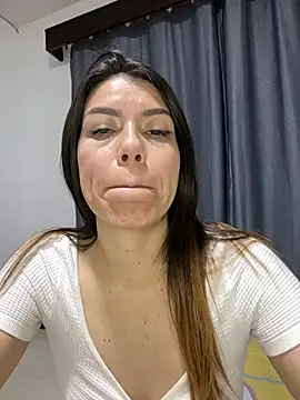 Snapshot of martina_contreras chatting on February 22, 11:35 pm martina contreras online show from February 22, 11:35 pm