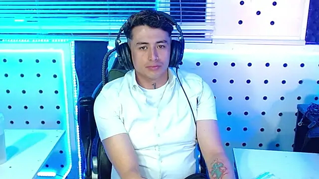 Darko0717 online show from November 13, 1:54 pm