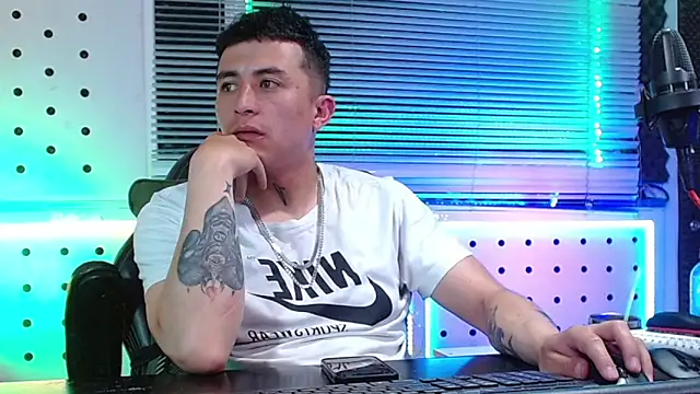 Darko0717 online show from March 19, 2:26 am