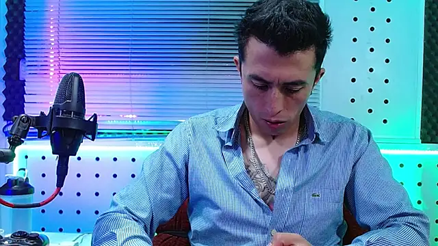 Darko0717 online show from April 11, 1:37 pm