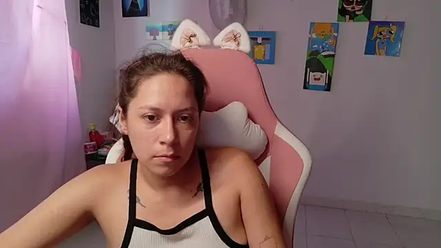 Snapshot of MommyMiaWs chatting on February 9, 3:27 pm MommyMiaWs online show from February 9, 3:27 pm