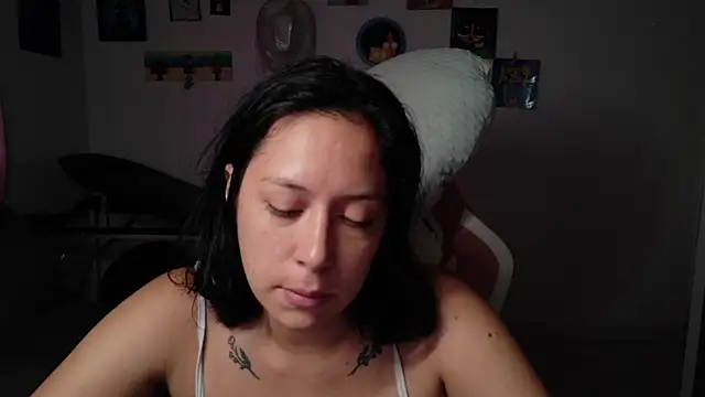 Snapshot of MommyMiaWs chatting on June 16, 1:47 pm MommyMiaWs online show from June 16, 1:47 pm