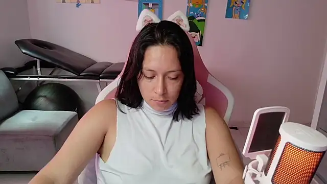 Snapshot of MommyMiaWs chatting on June 20, 3:26 pm MommyMiaWs online show from June 20, 3:26 pm