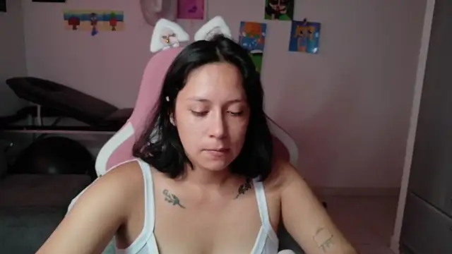 Snapshot of MommyMiaWs chatting on June 23, 2:04 pm MommyMiaWs online show from June 23, 2:04 pm