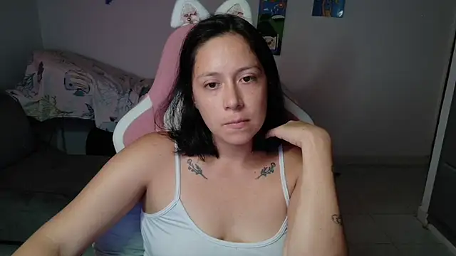 Snapshot of MommyMiaWs chatting on July 1, 4:40 pm MommyMiaWs online show from July 1, 4:40 pm