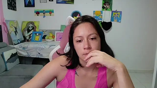 Snapshot of MommyMiaWs chatting on July 4, 6:14 pm MommyMiaWs online show from July 4, 6:14 pm