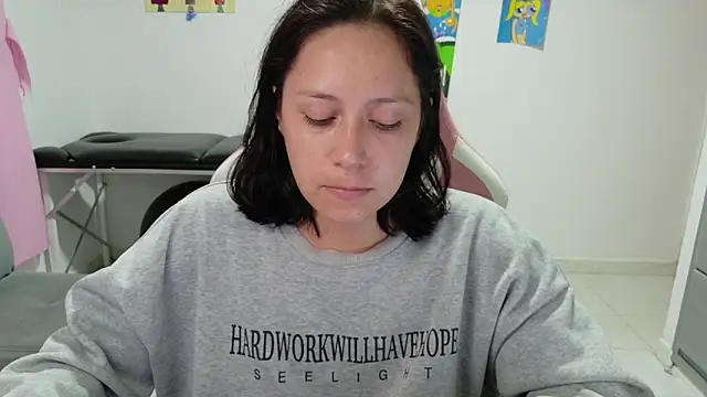 Snapshot of MommyMiaWs chatting on July 8, 12:48 am MommyMiaWs online show from July 8, 12:48 am
