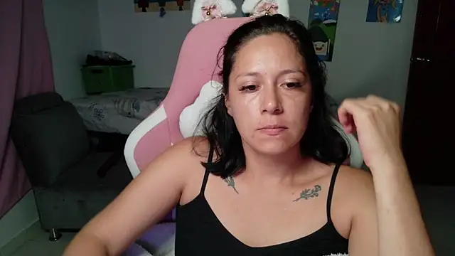 Snapshot of MommyMiaWs chatting on July 15, 2:39 am MommyMiaWs online show from July 15, 2:39 am