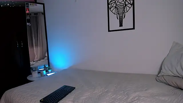 emilybae  online show from October 28, 12:47 am