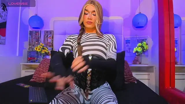 cinthya walker1 online show from April 14, 2:12 pm