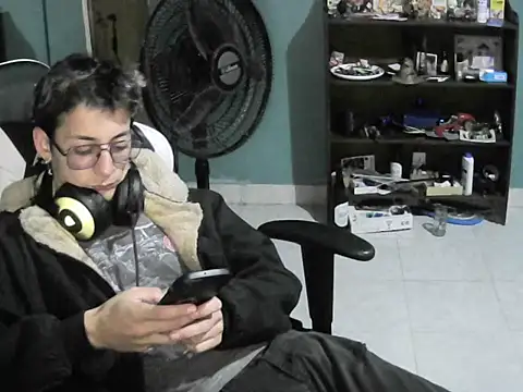 Snapshot of Jughead_16 chatting on November 6, 4:02 am Jughead 16 online show from November 6, 4:02 am