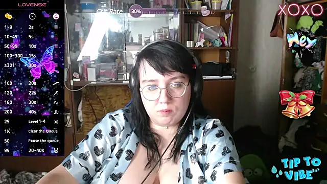 Snapshot of LeonaHarrison chatting on December 13, 10:45 pm LeonaHarrison online show from December 13, 10:45 pm